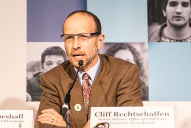 http://www.iisd.ca/climate/cop21/enbots/images/5dec/DSC03651-tn.jpg
