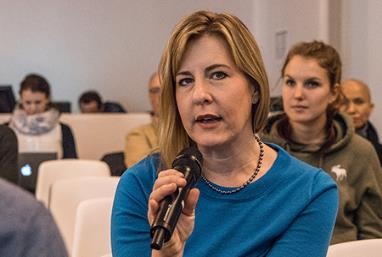 http://www.iisd.ca/climate/cop21/enbots/images/5dec/DSC03782-tn.jpg