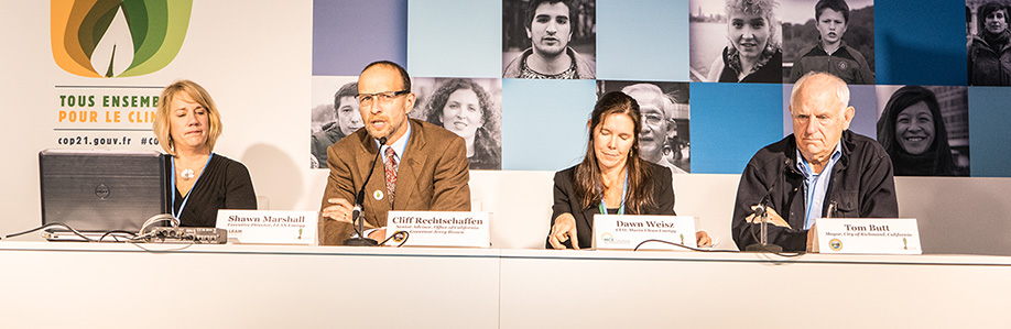 http://www.iisd.ca/climate/cop21/enbots/images/5dec/DSC03653-tn.jpg