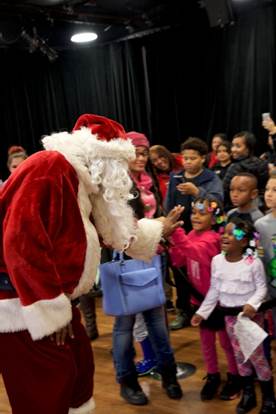 HF 12 14 2016 040 (2). Santa High 5's