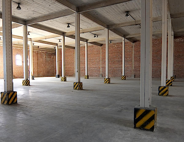 http://images.mentalfloss.com/sites/default/files/styles/insert_main_wide_image/public/inside-white-columns.jpg