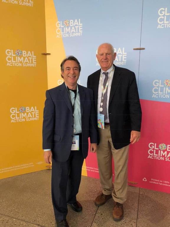 Image may contain: 2 people, including Tom Butt, people smiling, people standing